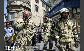 عملیات اطفا حریق در میدان حسن آباد 17