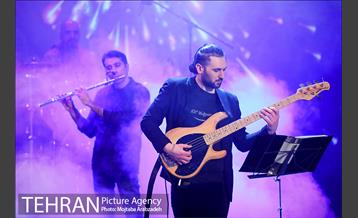 کنسرت آنلاین مهدی یغمایی 18