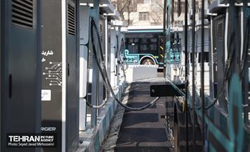 افتتاح ۳ ایستگاه شارژبرقی و رونمایی از تاکسی برخط 47