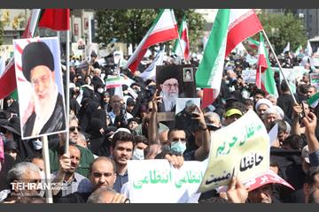 راهپیمایی نمازگزاران نماز جمعه تهران در اعتراض به حوادث اخیر