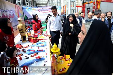 بازدید اعضای شورای اسلامی شهر از نمایشگاه آتش نشانی 28