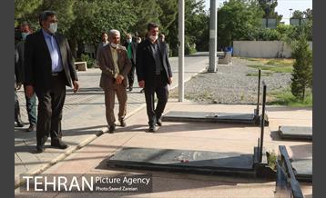 حضور شهردار تهران در بهشت زهرا(س) و مزار شهدای آتش نشان 13